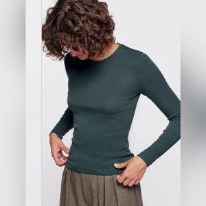 KOTN Fitted Longsleeve, Size L in dark green